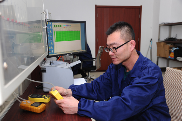 神达矿山仪器检测有限公司员工使用KA8316型一氧化碳报警仪